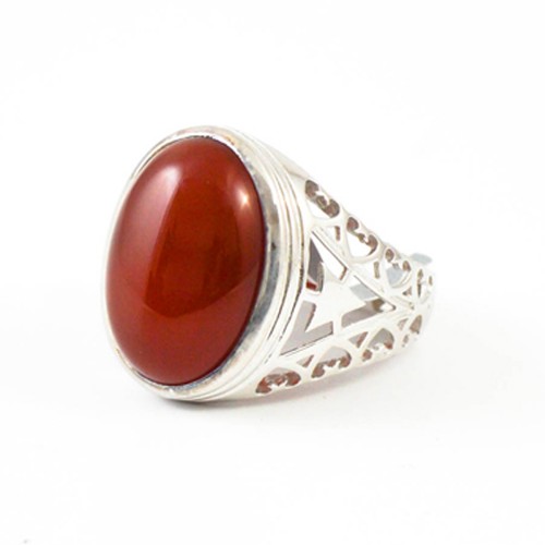 من يعلم قيمة هذا الخاتم؟